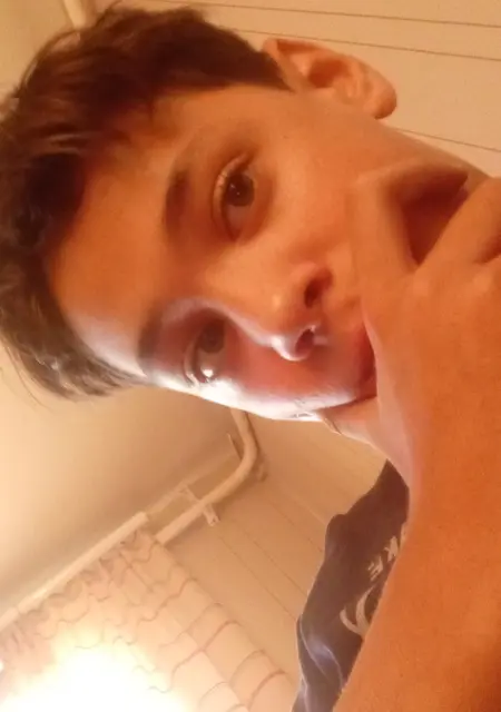 Я Матвейка, 19, из Чебоксар, ищу знакомства на одну ночь