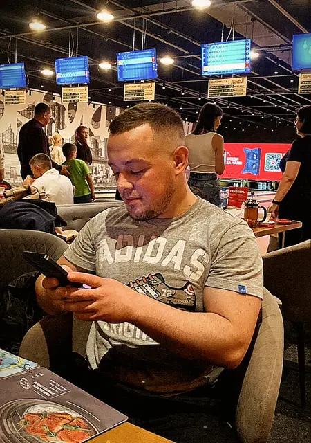 Влад из Нефтеюганска, мне 28, познакомлюсь для приятного времяпровождения