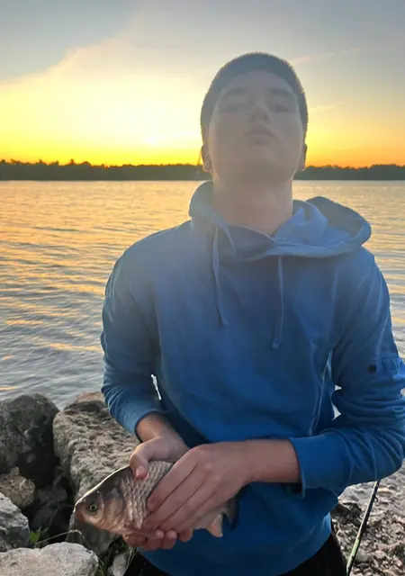 Я Коля, 19, из Ульяновска, ищу знакомства на одну ночь