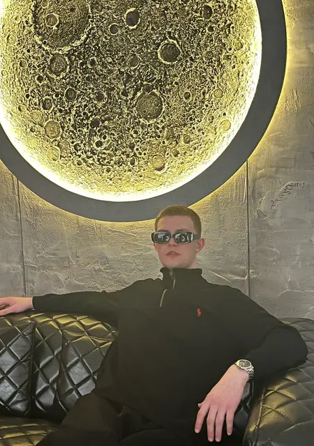 Никита из Сыктывкара, мне 21, познакомлюсь для приятного времяпровождения