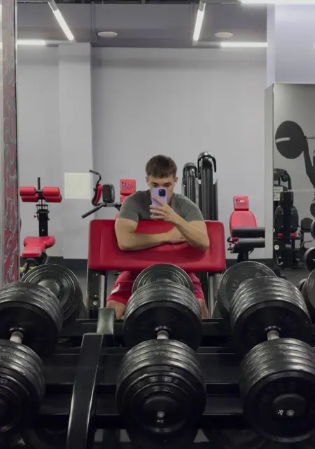 Я Ваня, 21, знакомлюсь без обязательств в Пскове