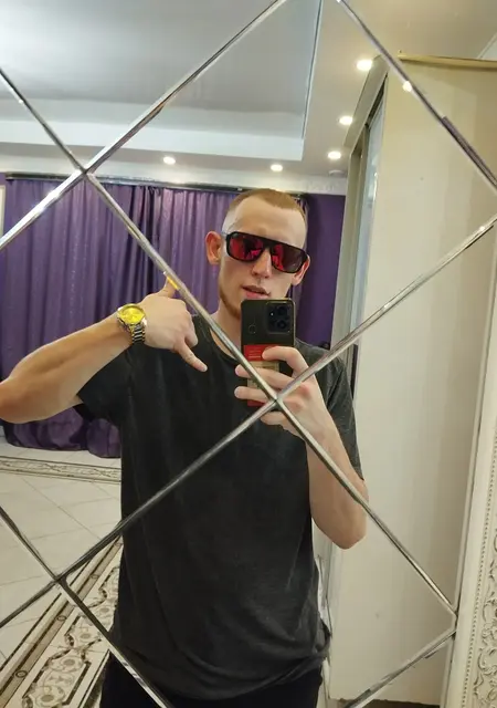 Артур из Альметьевска, мне 24, познакомлюсь без обязательств