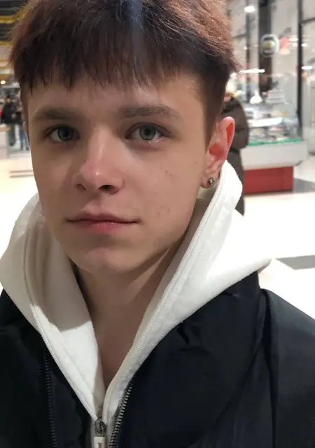 Я Саша, 18, из Калуги, ищу знакомство для дружбы