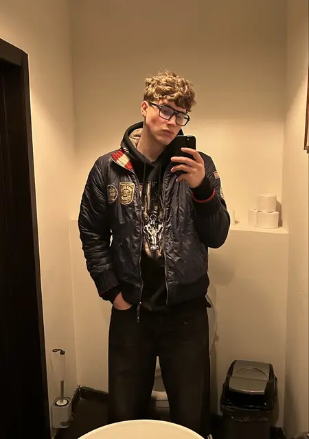 Рома из Череповца, ищу на сайте знакомства на одну ночь