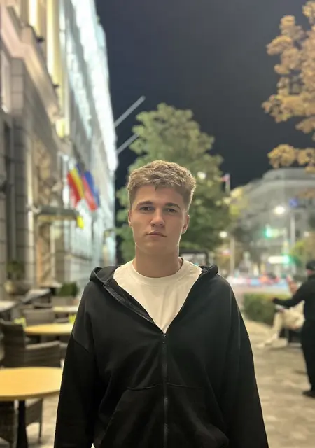 Я Андрей, 20, из Анапы, ищу знакомства без обязательств