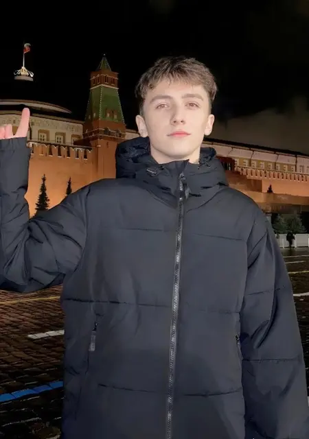 Я Саша, 20, знакомлюсь для общения в Казани