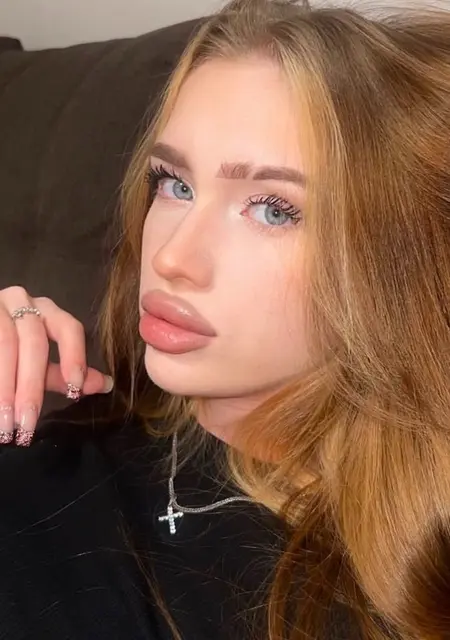 Я Оля, 22, из Санкт-Петербурга, ищу знакомства на одну ночь