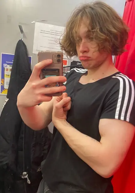 Я Илья, 22, из Лесного, ищу знакомства без обязательств