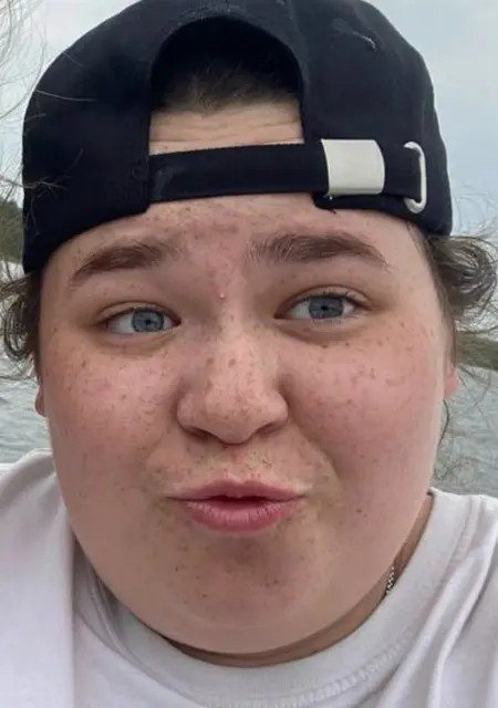 Я Виктория, 19, знакомлюсь для общения в Екатеринбурге