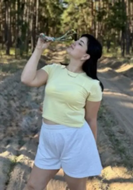 Я Яна, 25, из Воронежа, ищу знакомство