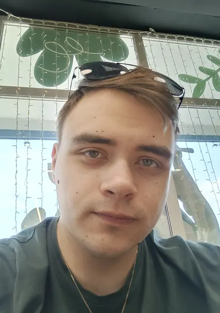 Алексей из Каменска-Уральского, мне 23, познакомлюсь для вирта