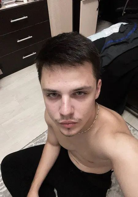 Дмитрий из Курска, мне 18, познакомлюсь для вирта