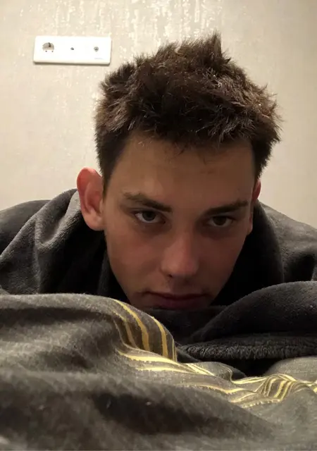 Я Эрик, 21, из Великих Лук, ищу знакомство для приятного времяпровождения