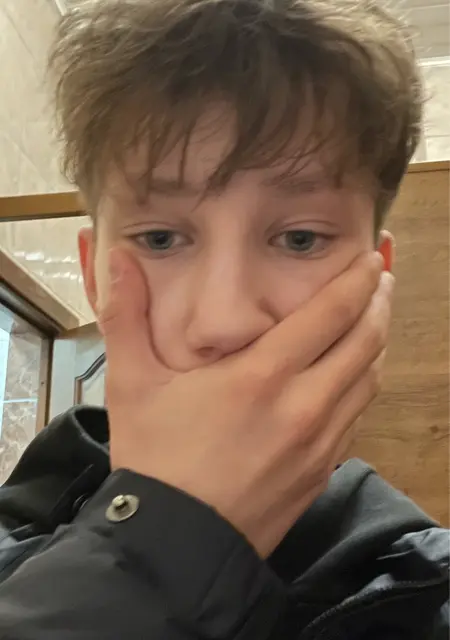 Я Александр, 18, из Костромы, ищу знакомства без обязательств