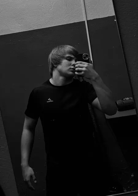 Я Сергей, 20, из Оренбурга, ищу знакомства на одну ночь