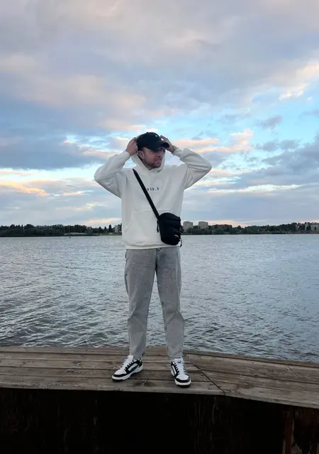 Я Максим, 23, из Костромы, ищу знакомство для постоянных отношений