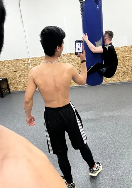 Я Сафар, 19, из Магнитогорска, ищу знакомство для дружбы