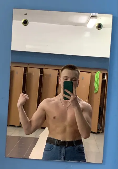 Я Артём, 20, из Кирова, ищу знакомства на одну ночь