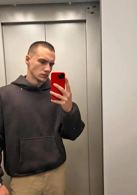 Егор из Омска, ищу на сайте знакомства на одну ночь