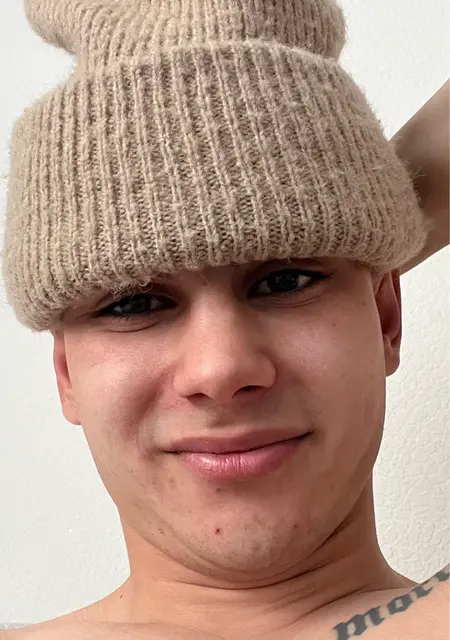 Я Алекс, 21, из Миасса, ищу знакомство для общения