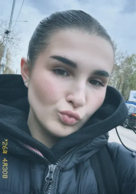 Я Полина, 20, из Москвы, ищу знакомства без обязательств