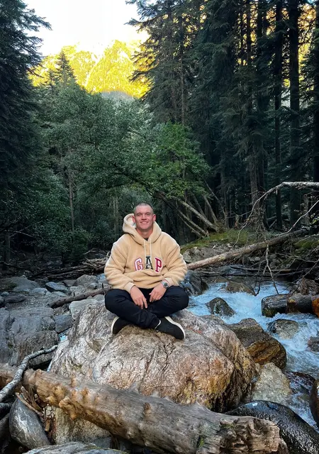 Я Константин, 27, из Дзержинского, ищу знакомства без обязательств