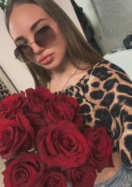 Я Дарья, 18, из Санкт-Петербурга, ищу знакомства на одну ночь