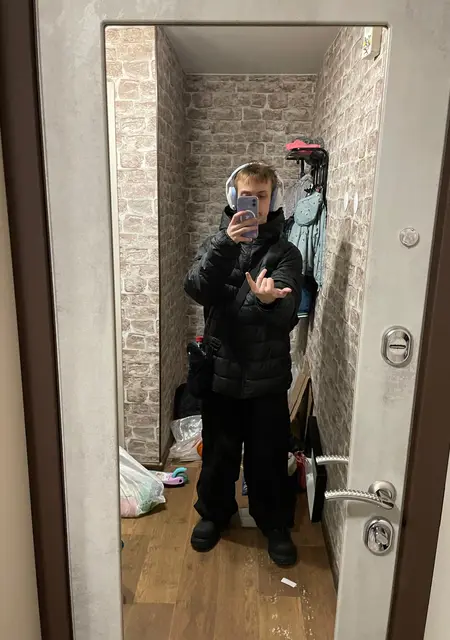 Я Денис, 18, знакомлюсь для общения в Череповце