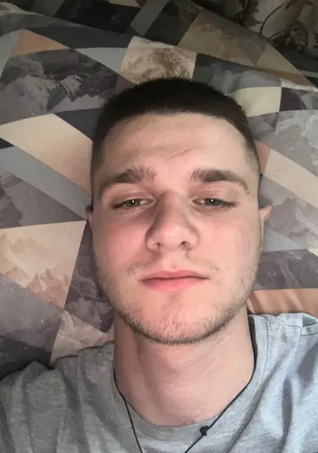 Я Никита, 20, из Томска, ищу знакомства без обязательств