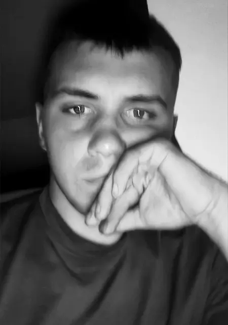 Я Михаил, 18, из Воронежа, ищу знакомства на одну ночь