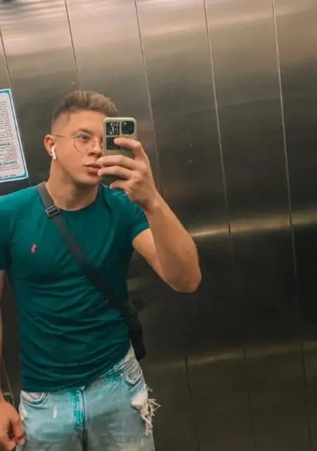 Андрей из Рязани, мне 27, познакомлюсь для приятного времяпровождения