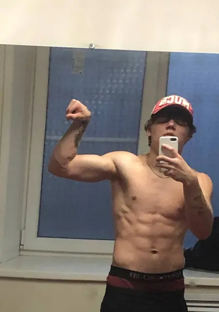 Damnalx из Калининграда, ищу на сайте приятное времяпровождение