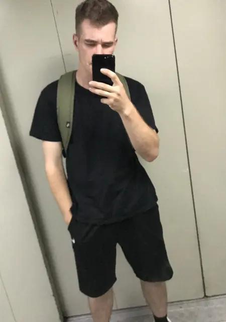 Я Александр, 20, из Санкт-Петербурга, ищу знакомства на одну ночь