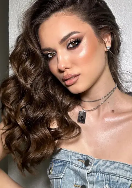 Моника из Саратова, мне 18, познакомлюсь на одну ночь