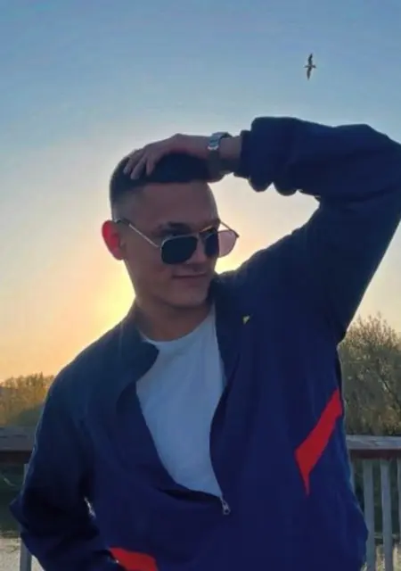 Я Захар, 25, из Санкт-Петербурга, ищу знакомства без обязательств