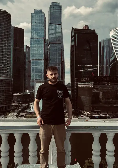 Я Валерий, 24, из Москвы, ищу знакомство для приятного времяпровождения