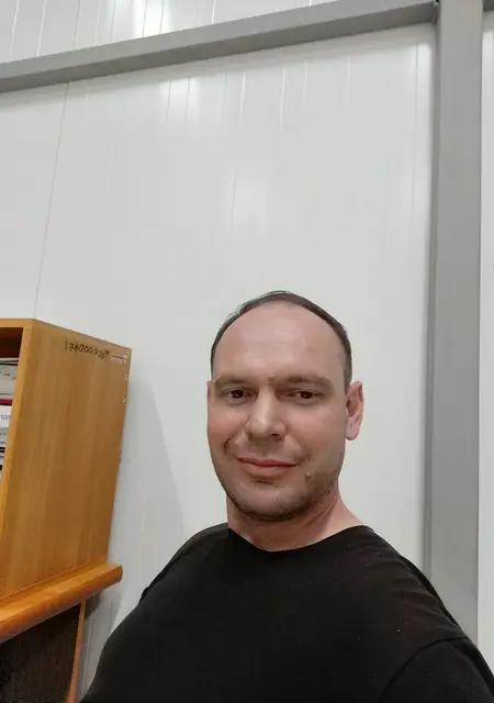 Слава из Шахт, ищу на сайте постоянные отношения