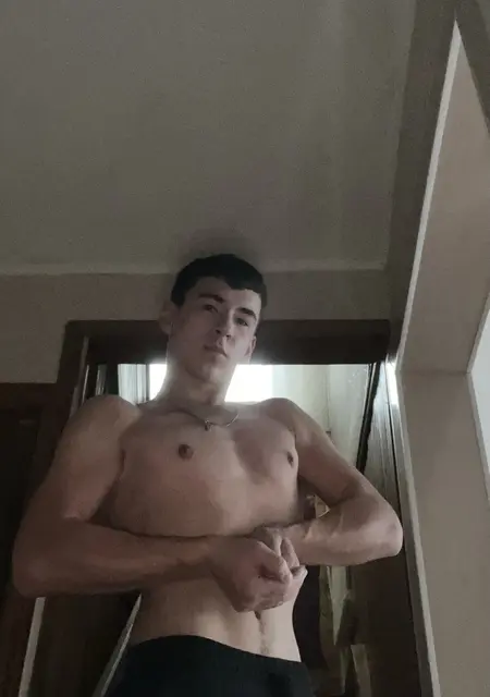 Я Данил, 18, из Барнаула, ищу знакомства без обязательств