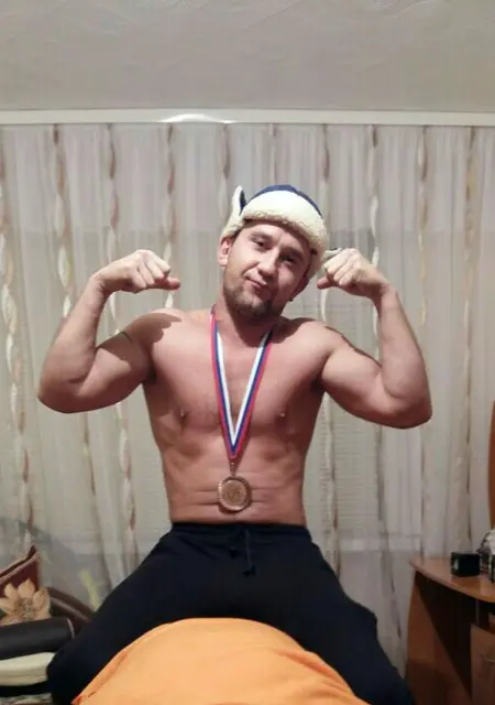 Роберт из Нефтеюганска, мне 41, познакомлюсь без обязательств