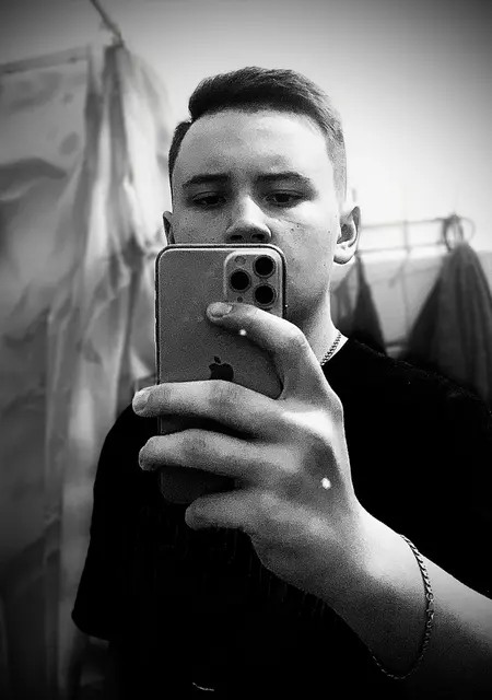 Денис из Керчи, ищу на сайте знакомства на одну ночь