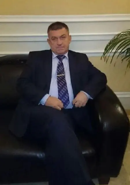 Олег из Санкт-Петербурга, мне 60, познакомлюсь для открытые отношения