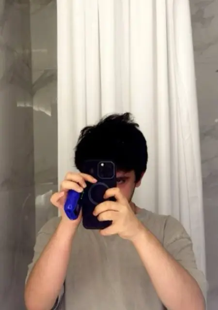 Я Ярослав, 18, из Сочи, ищу знакомство для открытые отношения