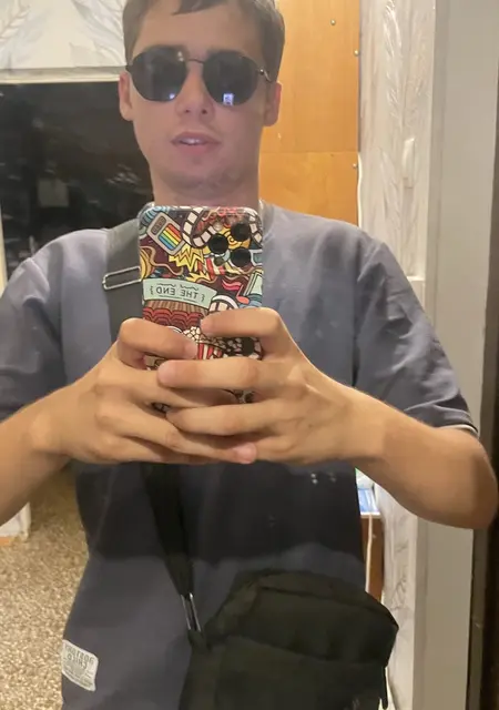 Саша из Симферополя, мне 19, познакомлюсь для постоянных отношений