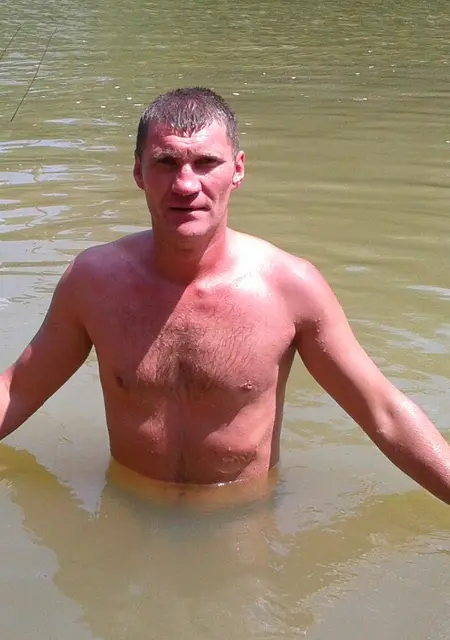 Я Дмитрий, 46, из Краснодара, ищу знакомства на одну ночь