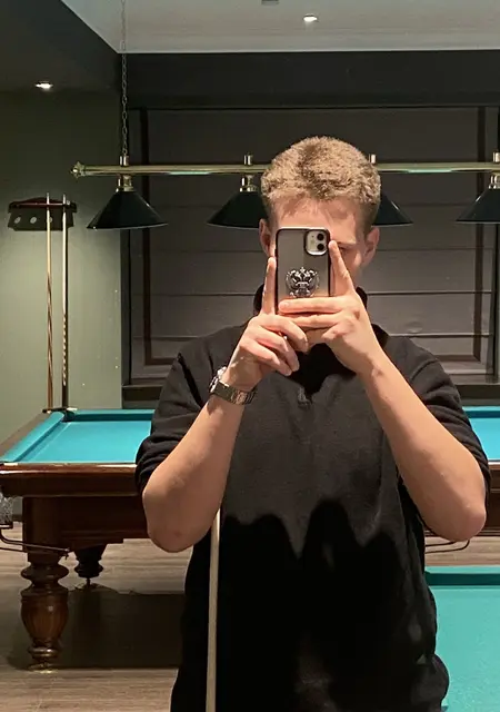 Я Иван, 18, из Ижевска, ищу знакомства на одну ночь