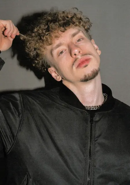 Дима из Миасса, мне 20, познакомлюсь на одну ночь