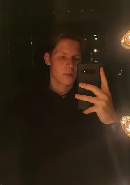 Артём из Гатчины, ищу на сайте знакомства на одну ночь