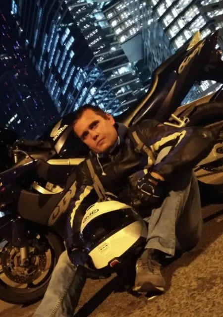 Тёма из Лобни, ищу на сайте приятное времяпровождение