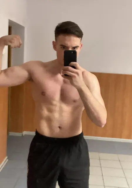 Илья из Анапы, мне 23, познакомлюсь для дружбы