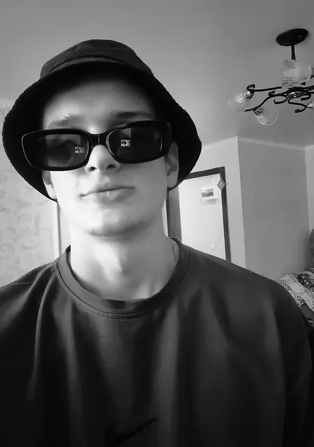 Олег из Саратова, мне 23, познакомлюсь для приятного времяпровождения